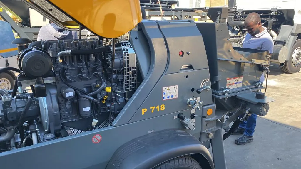 Putzmeister P718 sideview